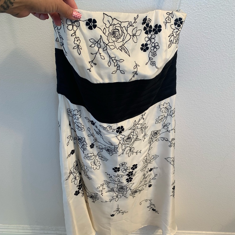 White House|Black Market Floral Strapless Dress